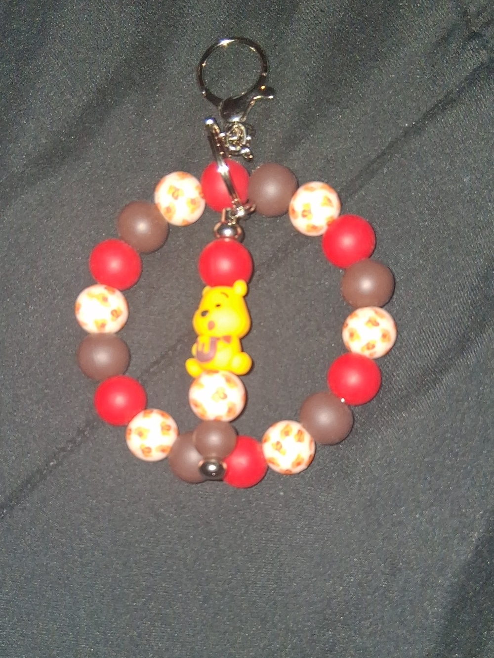 💎NWOT Beaded Bear Charm Keyring Bracelet Pooh Bear with Red Brown & Cream Beads